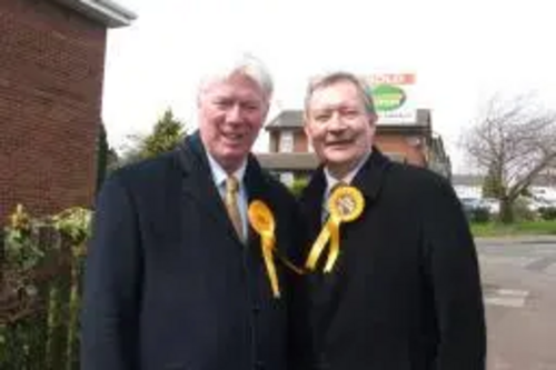 Paul Rowen MP and Council Leader Alan Taylor want to see more investment in Public Transport!
