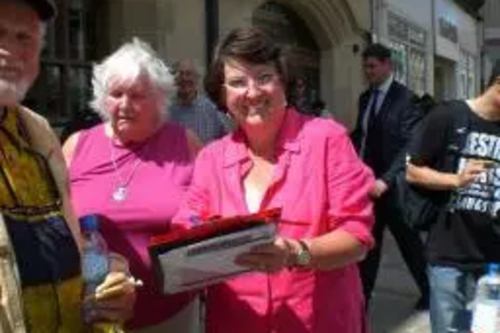 Catherine signs pensioner's petition